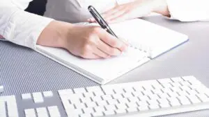 Read more about the article 3 Paraphrasing Tools To Improve Your Content Quality