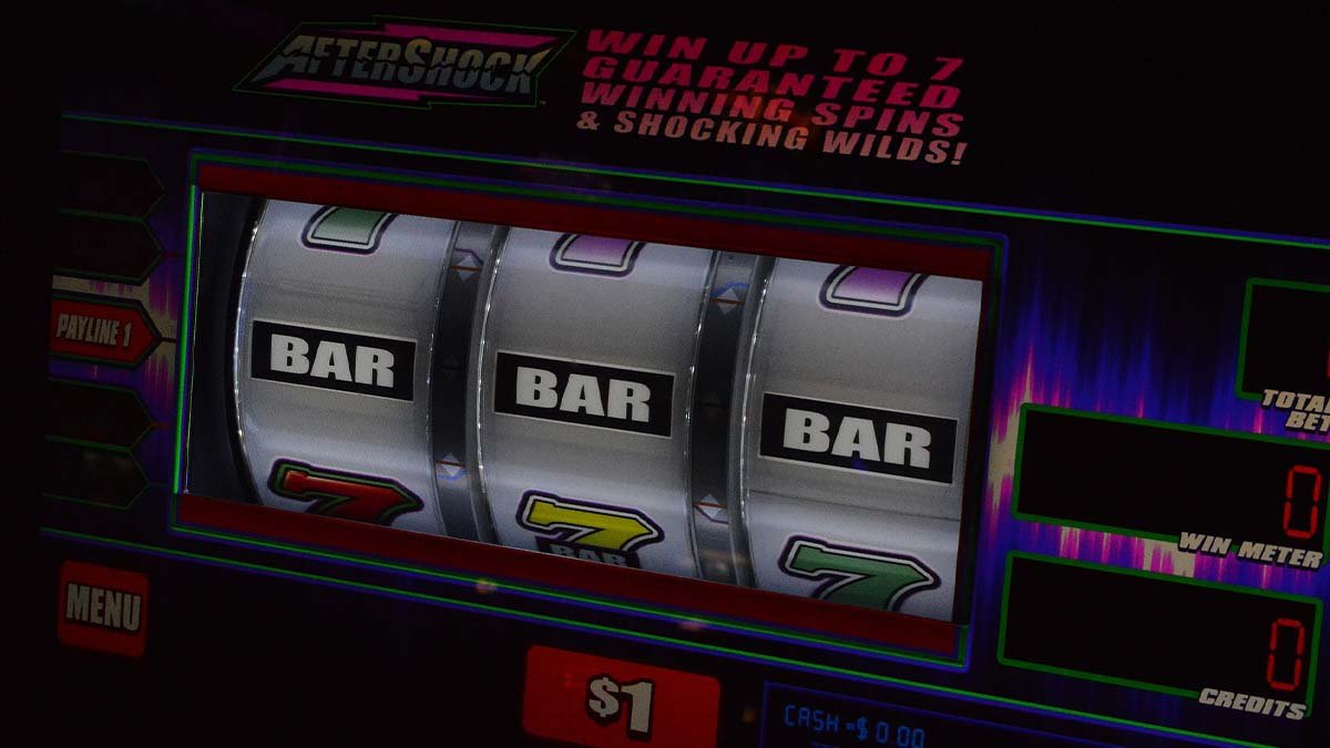You are currently viewing What Is House Edge at Slot Machines? Important Stuff You Need to Know About Slots