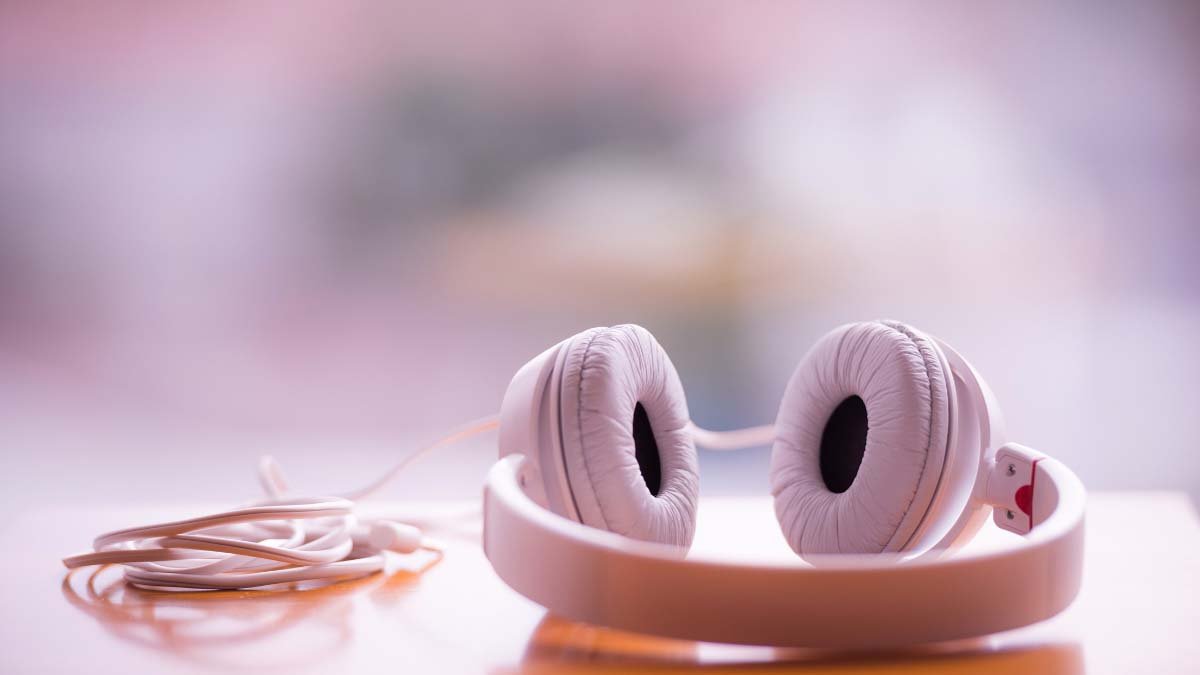 Read more about the article Why Are My Headphones Staticy?