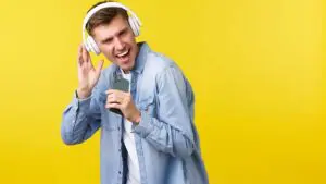 Read more about the article How to Use Phone Mic with Headphones? [Sol 2023] Right now