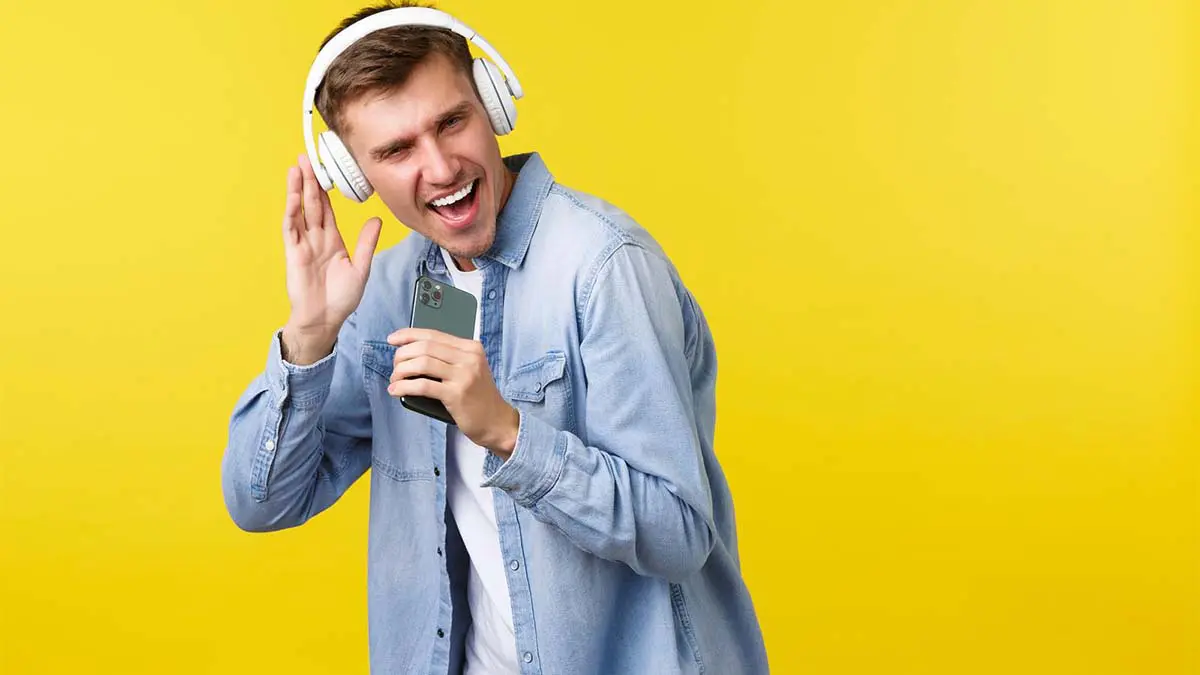 Read more about the article How to Use Phone Mic with Headphones? [Sol 2023] Right now