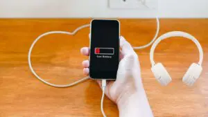 Read more about the article Does Using Bluetooth Headphones Drain the Battery?