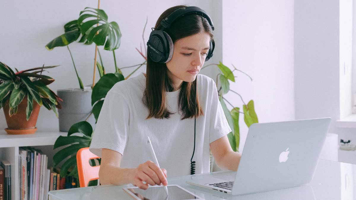 You are currently viewing How to Connect Jabra Headphones to Mac?