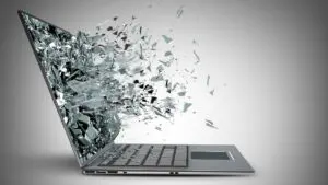 Read more about the article How To Fix A Cracked Laptop Screen?