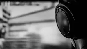 Read more about the article How to Stop Headphone Cord From Twisting?