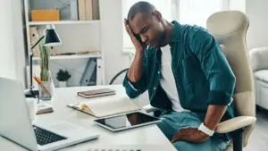 Read more about the article Why Do Headphones Give A Headache?