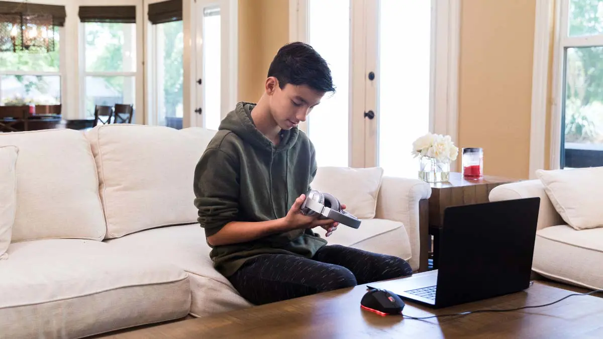 You are currently viewing How to Unpair Bluetooth Headphones without the Phone?