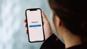 Read more about the article How To See Video Call History On Instagram?