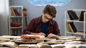 Read more about the article Essay Writing Services: What They Are And How They Can Help Students