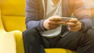Read more about the article How To Choose The Best Mobile Live Casino In 2024