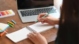 Read more about the article Elevate Your IT Studies: Custom Term Papers That Inspire