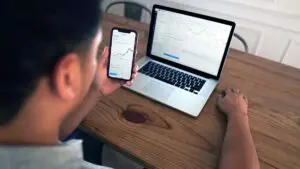 Read more about the article Unleash MetaTrader 5’s Power & Climb the Investment Ladder
