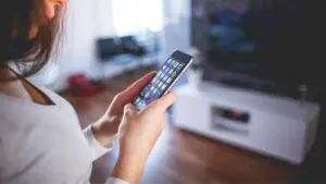 Read more about the article How to Turn Off Screen Curtain on iPhone?