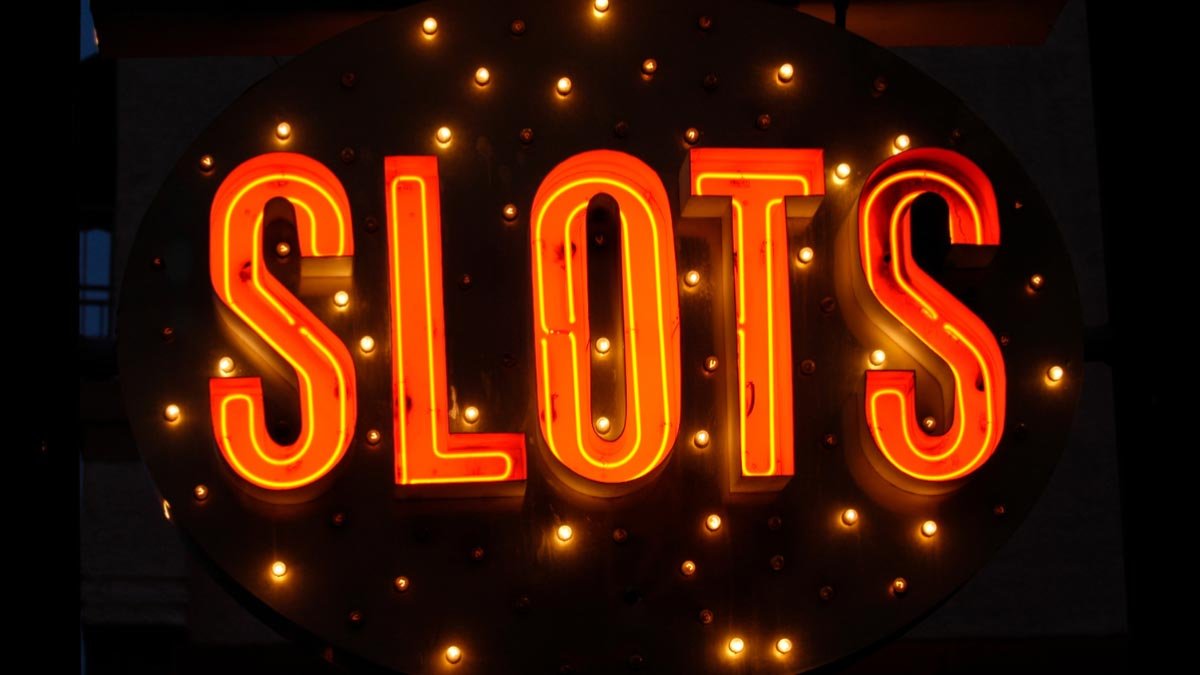 Read more about the article How Are Slots Programmed? Let’s Reveal Together