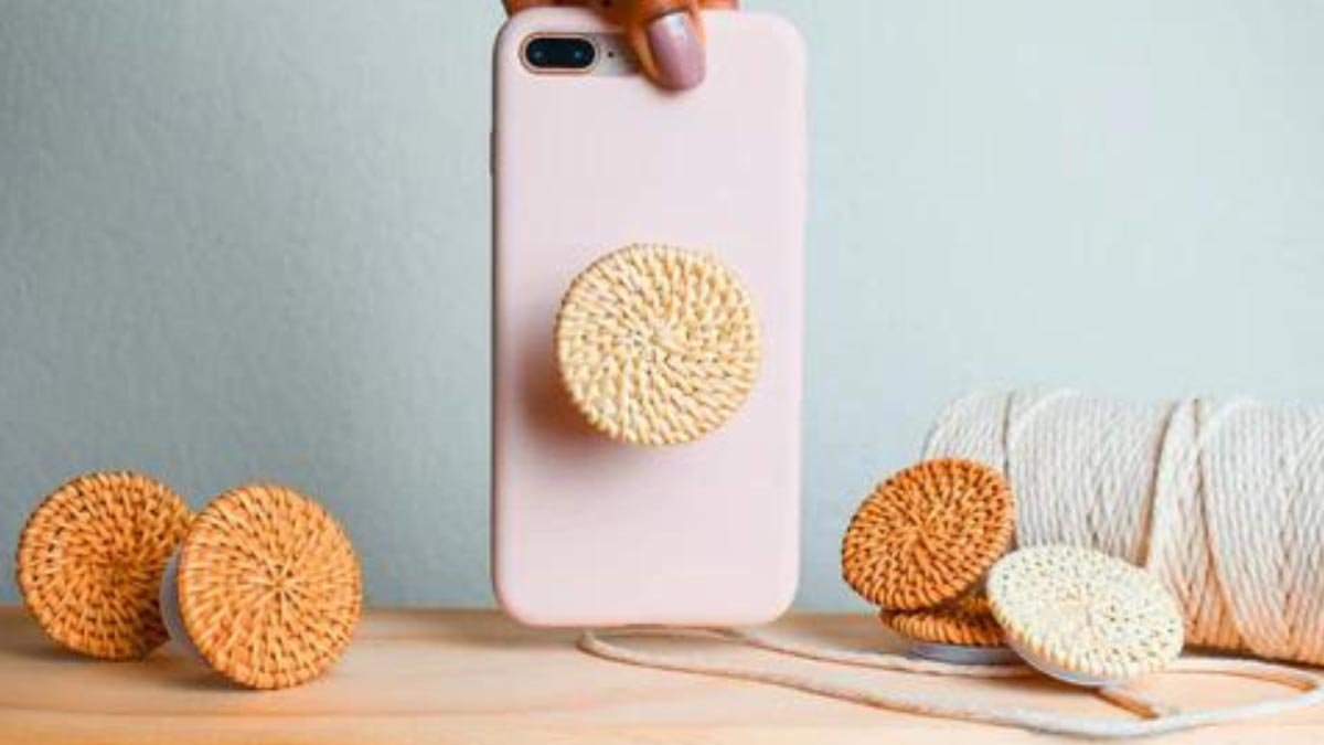 Read more about the article How to Take off Popsockets on the Phone?