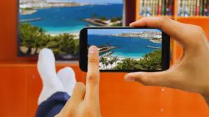 Read more about the article How to Connect the Phone to the Scepter TV?