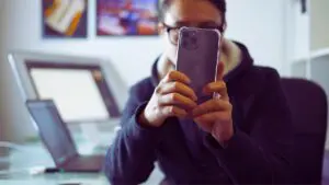 Read more about the article How to See Through a Marker on an iPhone?