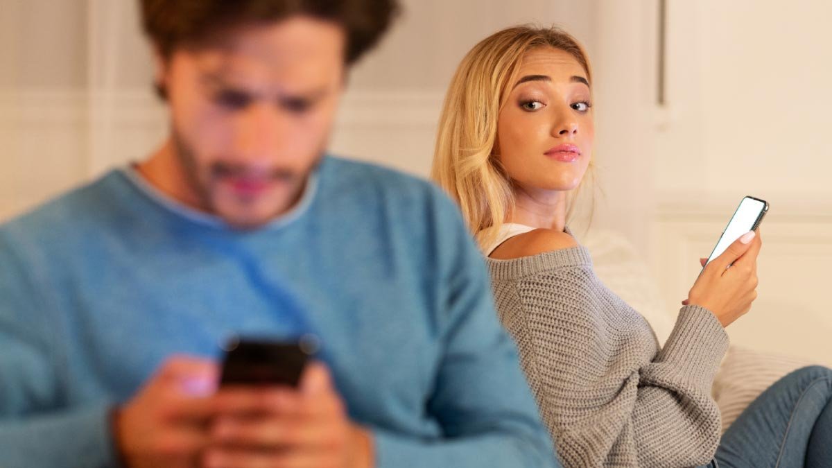 You are currently viewing How to See Your Boyfriend’s Text Messages on your iPhone? – 5 Best Apps